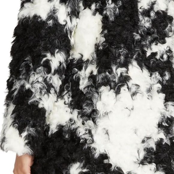 Black and white faux fur jacket New York and Company - Picture 2 of 3